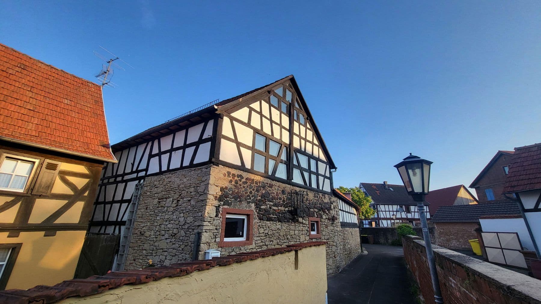 Prodej domu 280 m², pozemek 379 m², Rodenbach, Hessen Prodej domu 280 m², pozemek 379 m², Rodenbach, Hessen