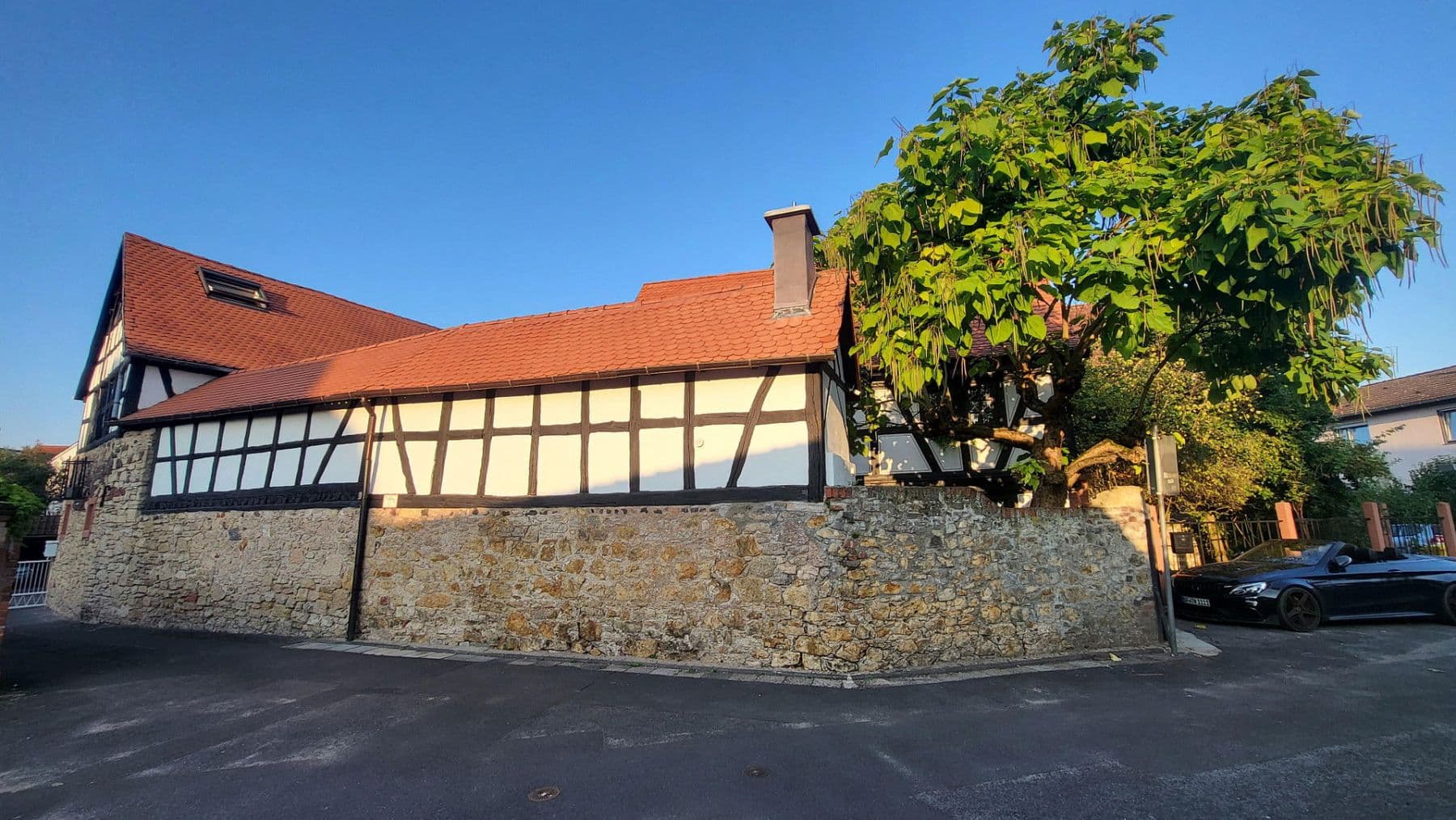 Prodej domu 280 m², pozemek 379 m², Rodenbach, Hessen Prodej domu 280 m², pozemek 379 m², Rodenbach, Hessen