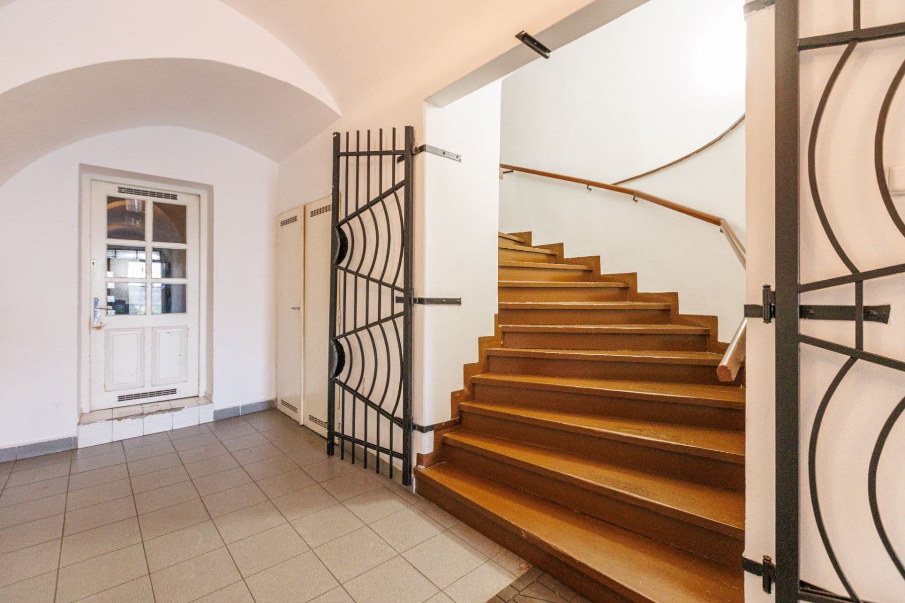 Pronájem bytu 2+1 103 m², Náměstí Přemysla Otakara Ⅱ., České Budějovice, Jihočeský kraj Pronájem bytu 2+1 103 m², Náměstí Přemysla Otakara Ⅱ., České Budějovice, Jihočeský kraj