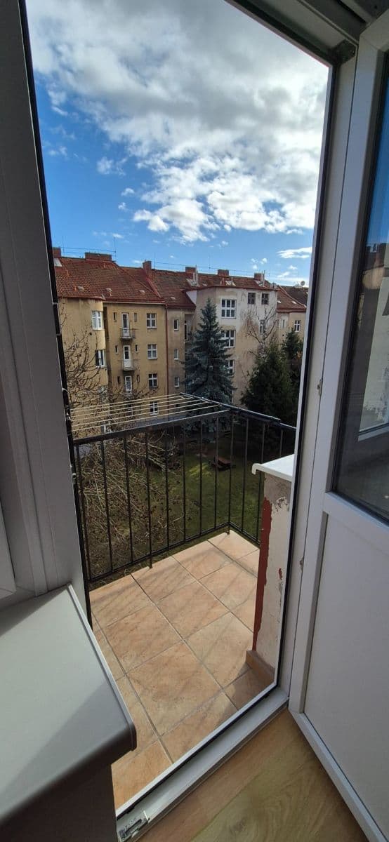 Prodej bytu 1+kk 37 m², Prouzova, Praha, Praha Prodej bytu 1+kk 37 m², Prouzova, Praha, Praha