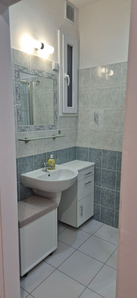 Prodej bytu 1+kk 37 m², Prouzova, Praha, Praha Prodej bytu 1+kk 37 m², Prouzova, Praha, Praha