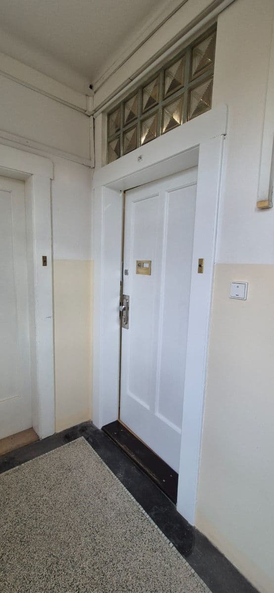 Prodej bytu 1+kk 37 m², Prouzova, Praha, Praha Prodej bytu 1+kk 37 m², Prouzova, Praha, Praha