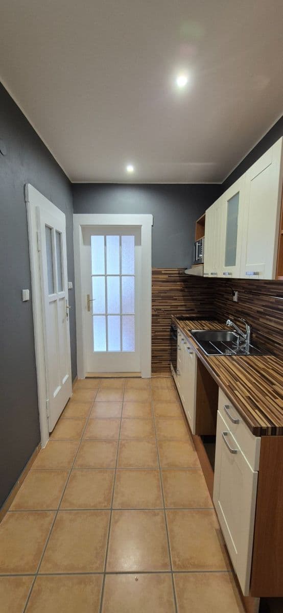 Prodej bytu 1+kk 37 m², Prouzova, Praha, Praha Prodej bytu 1+kk 37 m², Prouzova, Praha, Praha