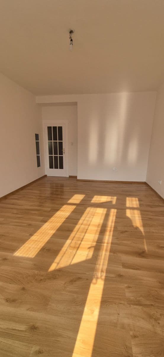Prodej bytu 1+kk 37 m², Prouzova, Praha, Praha Prodej bytu 1+kk 37 m², Prouzova, Praha, Praha