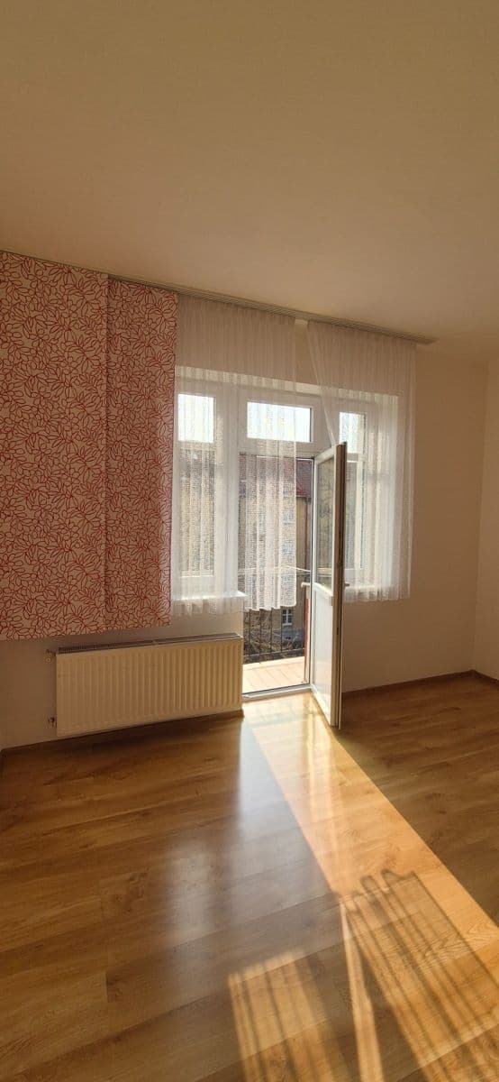Prodej bytu 1+kk 37 m², Prouzova, Praha, Praha Prodej bytu 1+kk 37 m², Prouzova, Praha, Praha