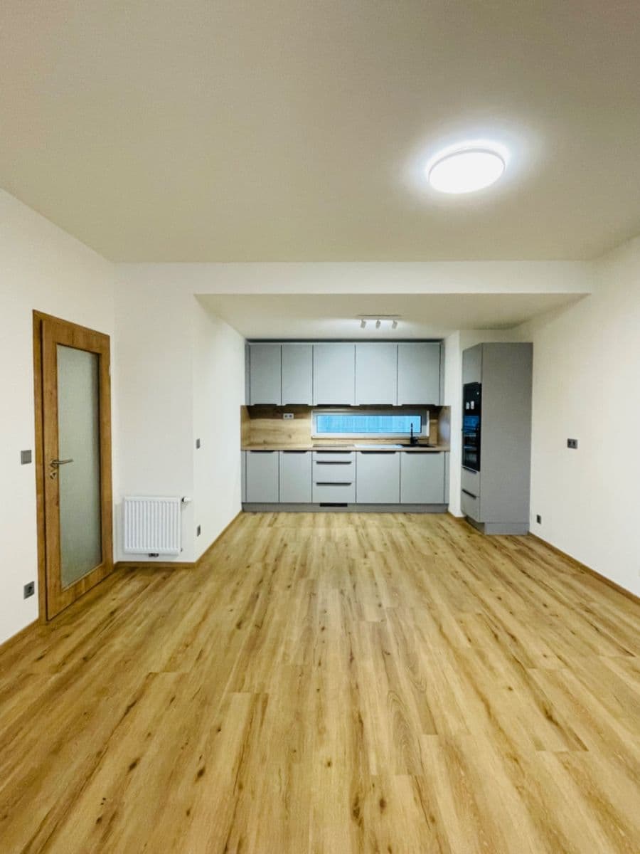Pronájem bytu 2+kk 71 m², Sídliště, Velvary, Středočeský kraj Pronájem bytu 2+kk 71 m², Sídliště, Velvary, Středočeský kraj