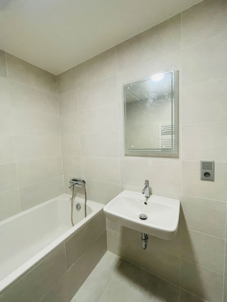 Pronájem bytu 2+kk 71 m², Sídliště, Velvary, Středočeský kraj Pronájem bytu 2+kk 71 m², Sídliště, Velvary, Středočeský kraj