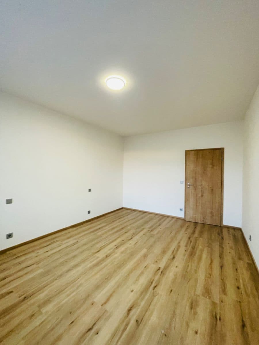 Pronájem bytu 2+kk 71 m², Sídliště, Velvary, Středočeský kraj Pronájem bytu 2+kk 71 m², Sídliště, Velvary, Středočeský kraj