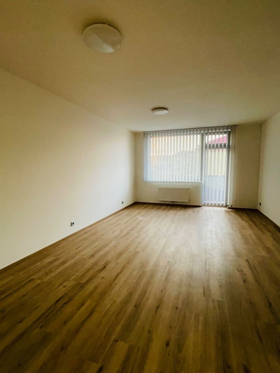 Pronájem bytu 2+kk 71 m², Sídliště, Velvary, Středočeský kraj Pronájem bytu 2+kk 71 m², Sídliště, Velvary, Středočeský kraj