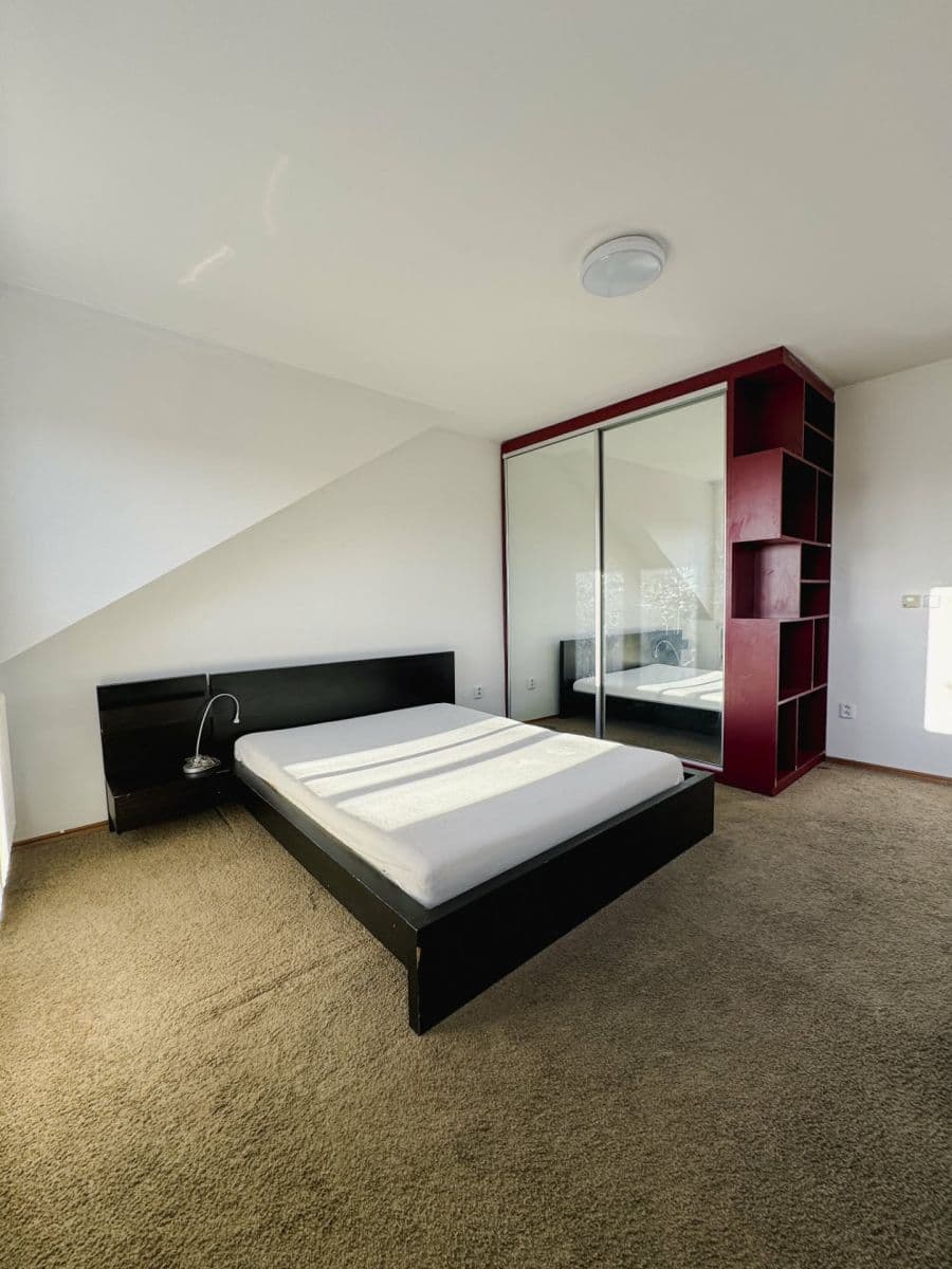 Pronájem bytu 3+kk 61 m², Varšavská, Praha, Praha Pronájem bytu 3+kk 61 m², Varšavská, Praha, Praha