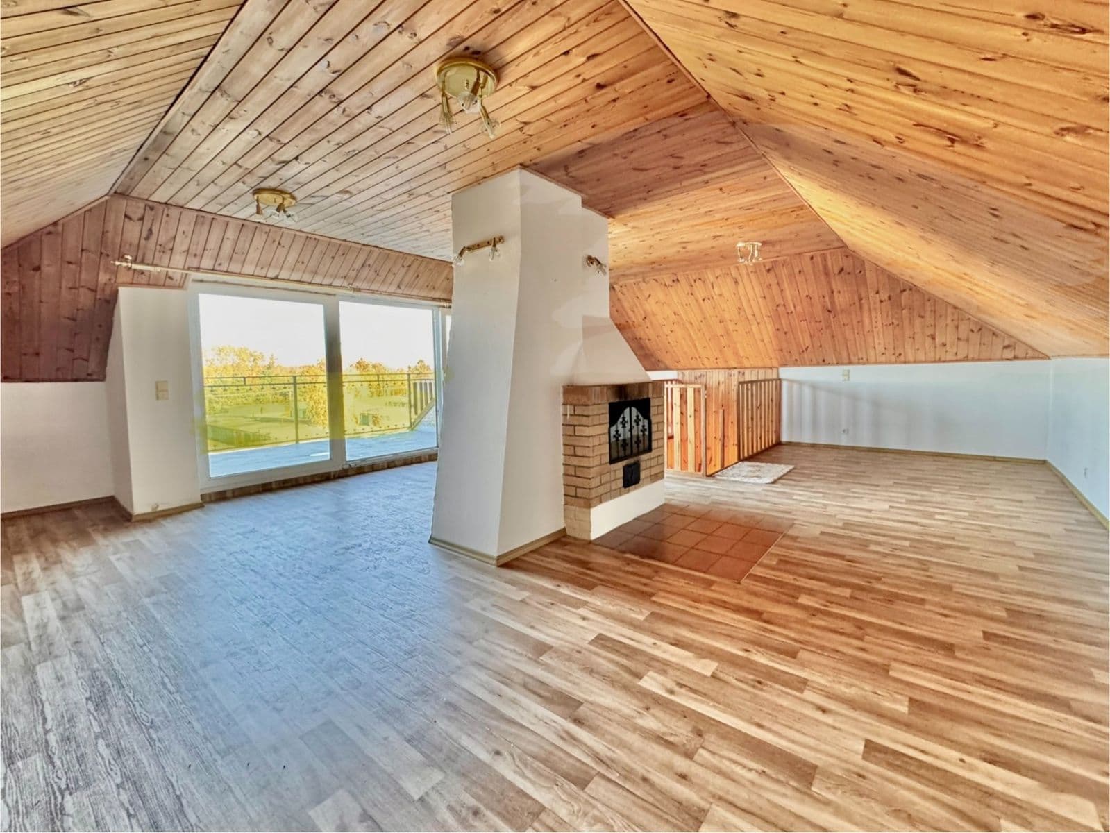 Prodej bytu 3+1 122 m², Hlavní, Břeclav, Jihomoravský kraj Prodej bytu 3+1 122 m², Hlavní, Břeclav, Jihomoravský kraj