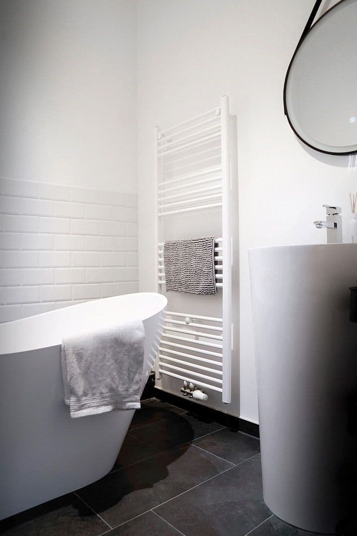 Pronájem bytu 2+kk 93 m², Esslingen am Neckar, Bádensko-Württembersko Pronájem bytu 2+kk 93 m², Esslingen am Neckar, Bádensko-Württembersko