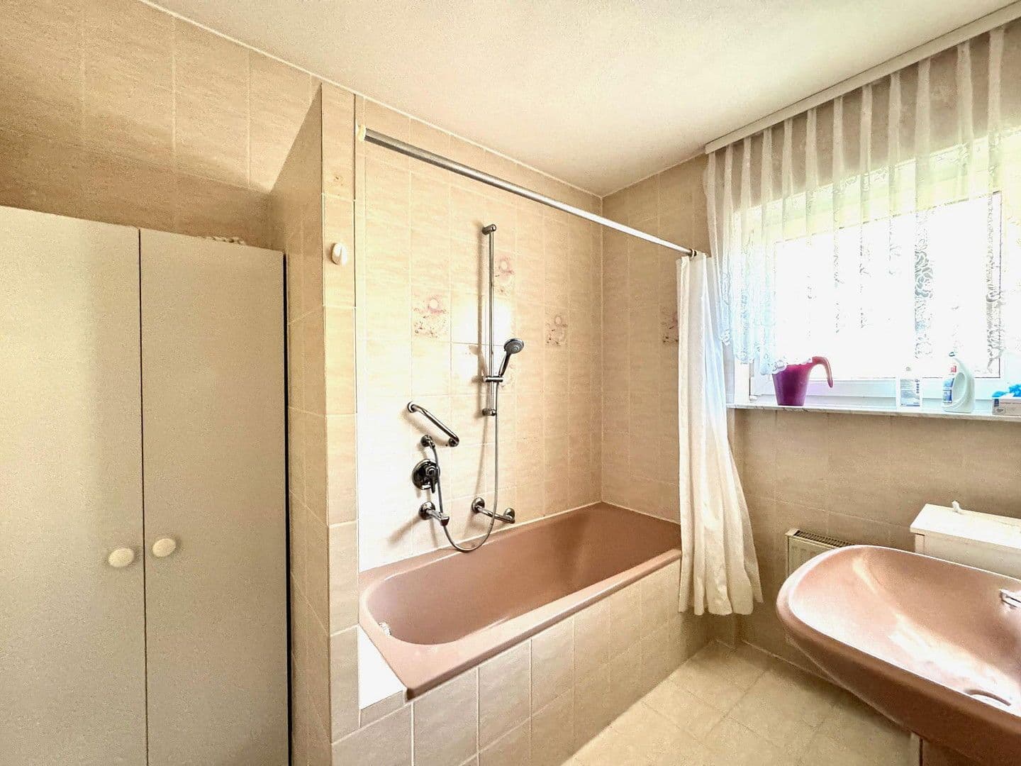 Prodej domu 220 m², pozemek 348 m², Am Nußbach, 3, Ebringen, Bádensko-Württembersko Prodej domu 220 m², pozemek 348 m², Am Nußbach, 3, Ebringen, Bádensko-Württembersko