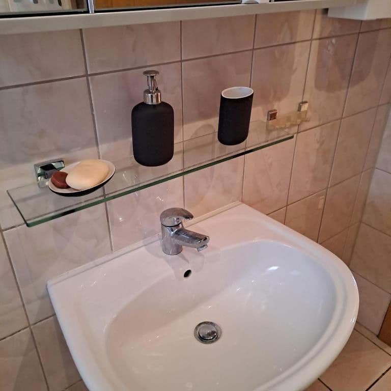 Pronájem bytu 3+1 82 m², Karl-Liebknechtstr. 28, Ilmenava, Durynsko Pronájem bytu 3+1 82 m², Karl-Liebknechtstr. 28, Ilmenava, Durynsko