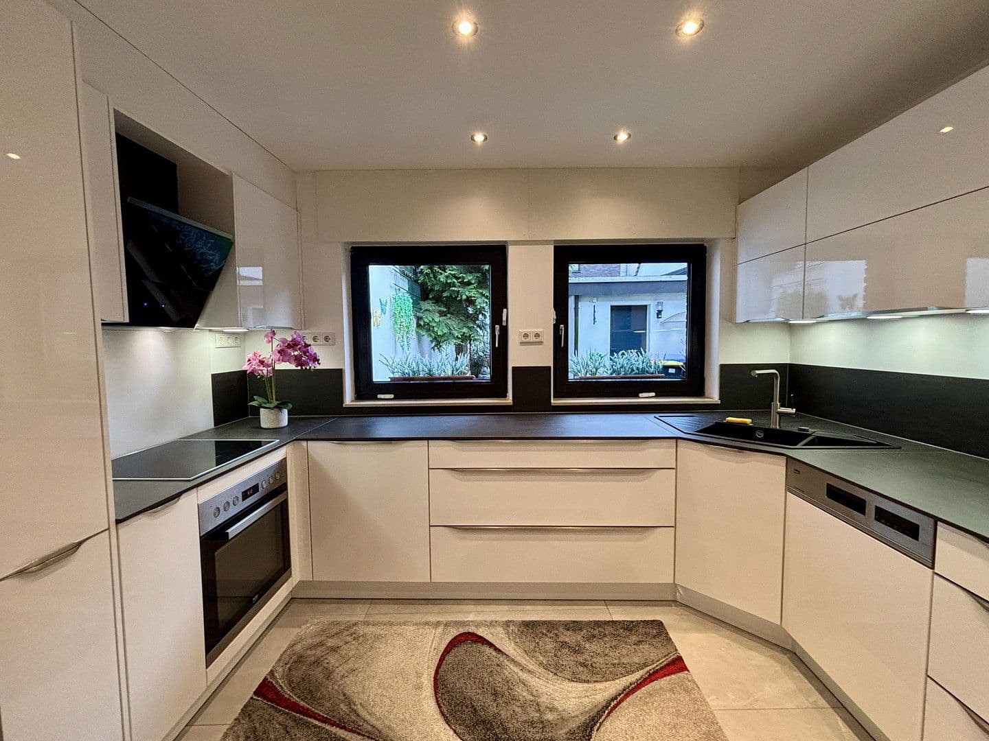 Prodej domu 137 m², pozemek 148 m², Krefeld, Severní Porýní-Vestfálsko Prodej domu 137 m², pozemek 148 m², Krefeld, Severní Porýní-Vestfálsko