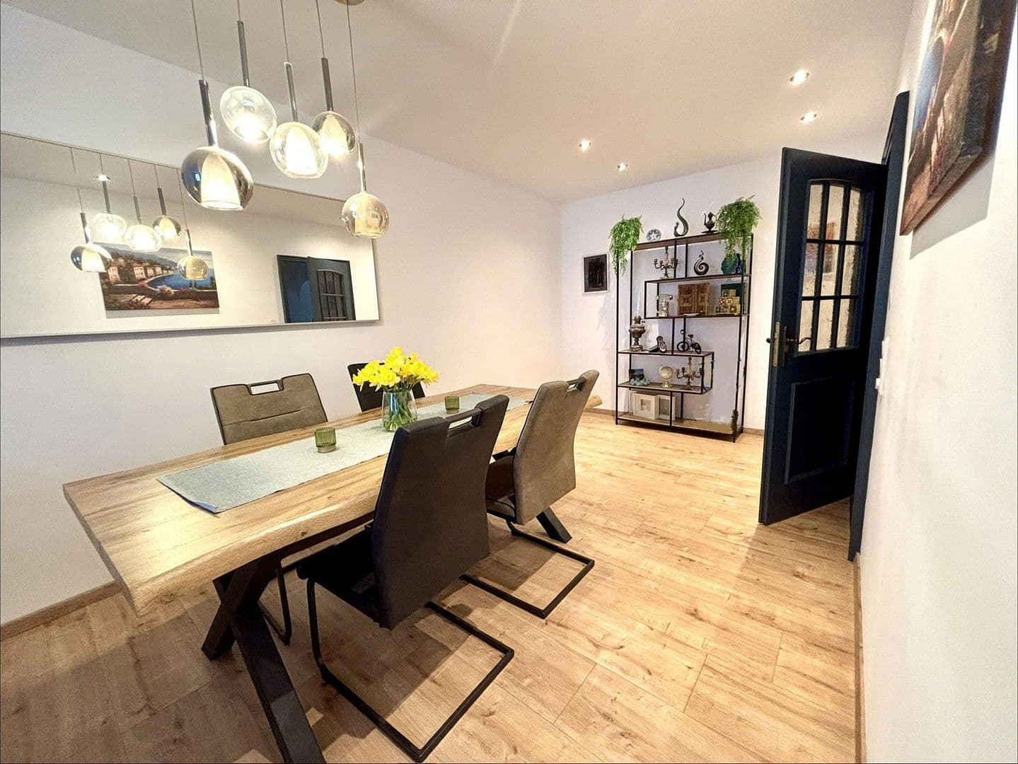 Prodej domu 137 m², pozemek 148 m², Krefeld, Severní Porýní-Vestfálsko Prodej domu 137 m², pozemek 148 m², Krefeld, Severní Porýní-Vestfálsko