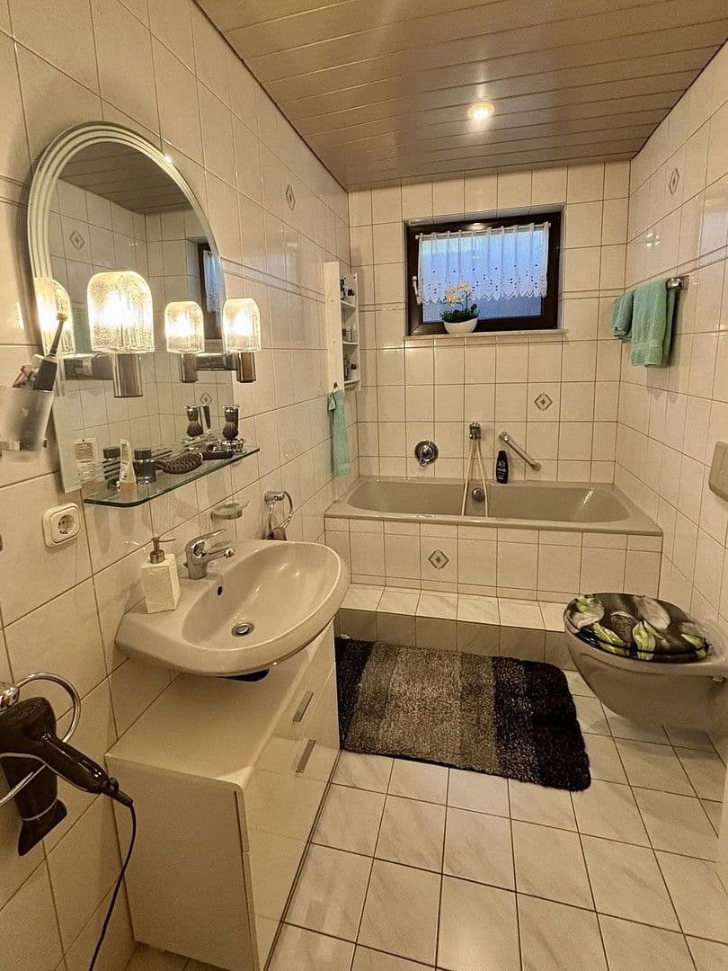 Prodej domu 180 m², pozemek 885 m², Herborn, Hessen Prodej domu 180 m², pozemek 885 m², Herborn, Hessen