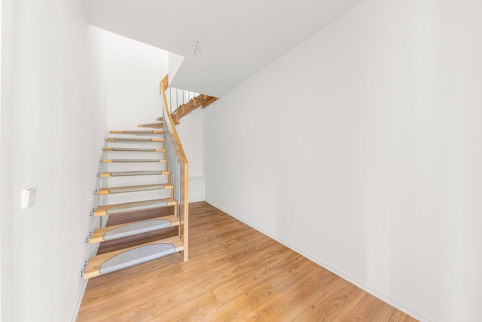 Pronájem bytu 2+1 90 m², Verdistr. 64, Berlin, Berlín Pronájem bytu 2+1 90 m², Verdistr. 64, Berlin, Berlín