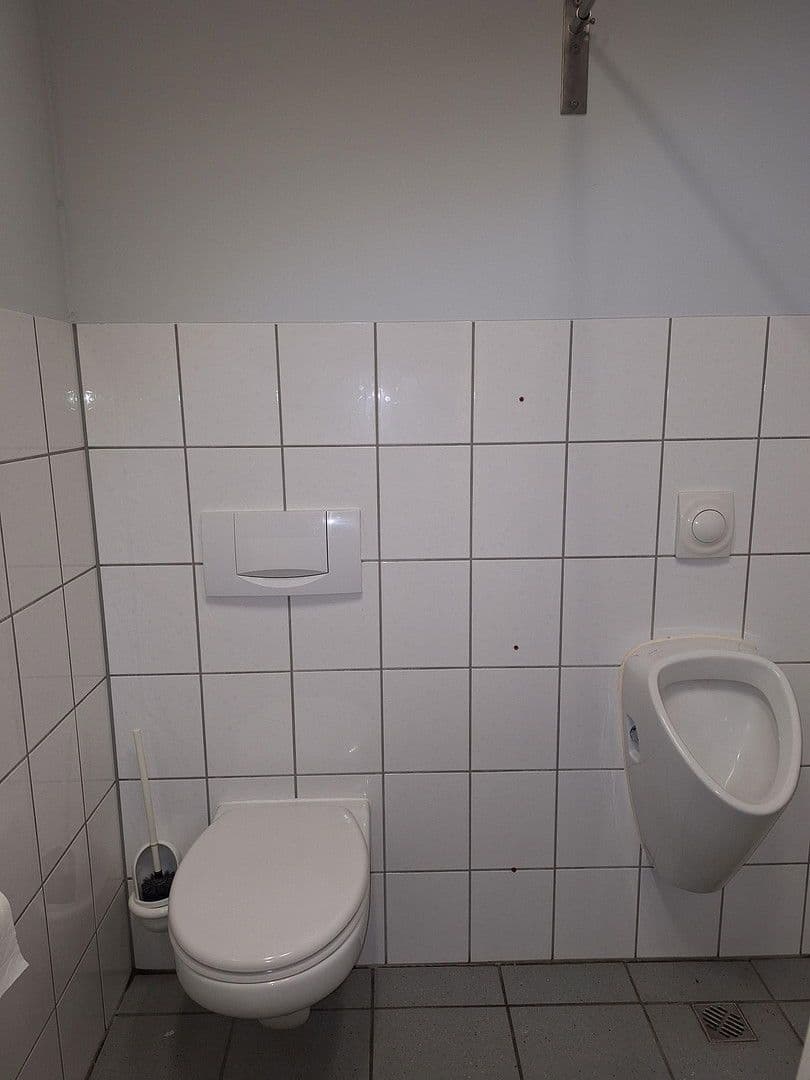 Pronájem nebytového prostoru 1.500 m², am Streitwald 1, Zell (Mosel), Porýní-Falc Pronájem nebytového prostoru 1.500 m², am Streitwald 1, Zell (Mosel), Porýní-Falc