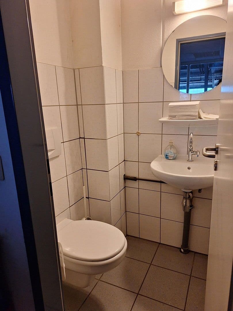 Pronájem nebytového prostoru 1.500 m², am Streitwald 1, Zell (Mosel), Porýní-Falc Pronájem nebytového prostoru 1.500 m², am Streitwald 1, Zell (Mosel), Porýní-Falc