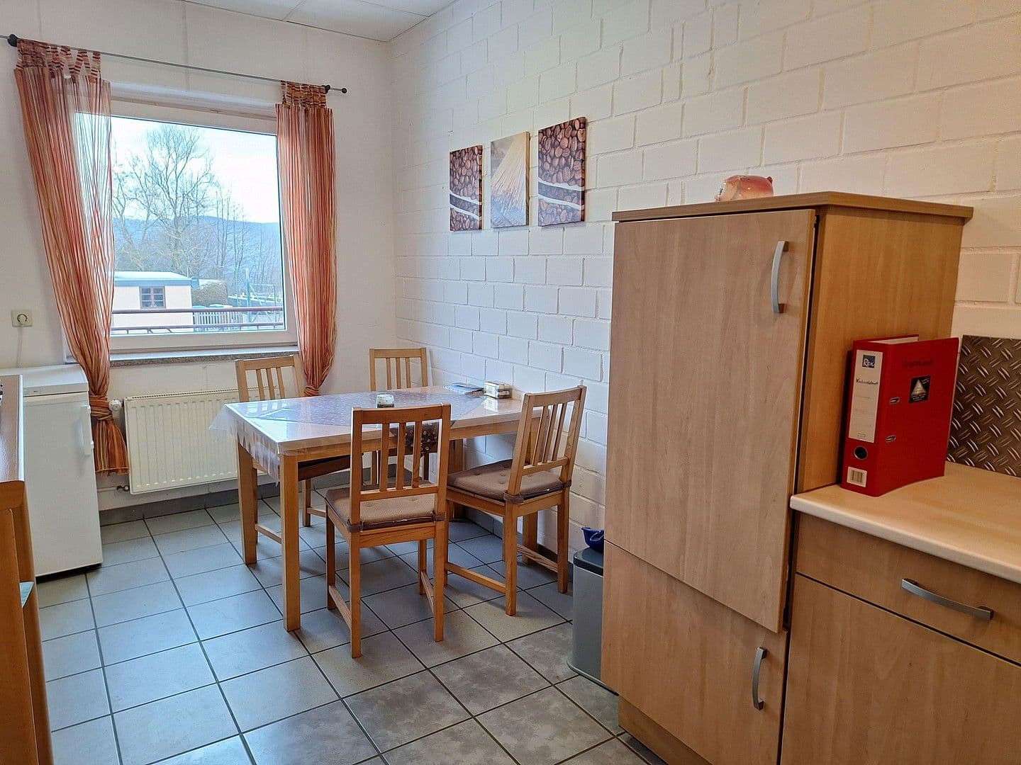 Pronájem nebytového prostoru 1.500 m², am Streitwald 1, Zell (Mosel), Porýní-Falc Pronájem nebytového prostoru 1.500 m², am Streitwald 1, Zell (Mosel), Porýní-Falc