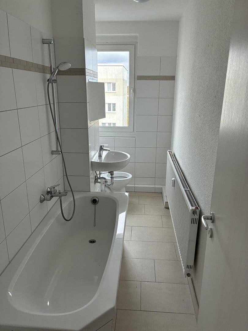 Pronájem bytu 3+1 64 m², Linzer Straße 41, Dessau-Roßlau, Sasko-Anhaltsko Pronájem bytu 3+1 64 m², Linzer Straße 41, Dessau-Roßlau, Sasko-Anhaltsko