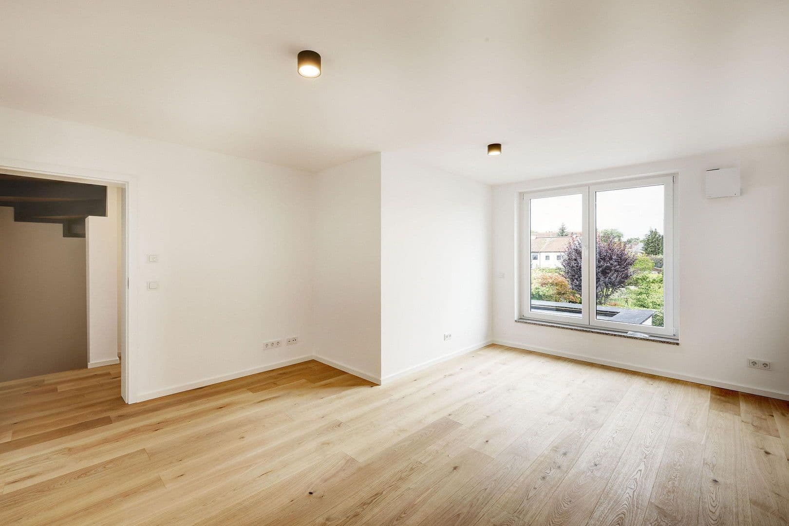 Pronájem domu 135 m², pozemek 102 m², München, Bavorsko Pronájem domu 135 m², pozemek 102 m², München, Bavorsko