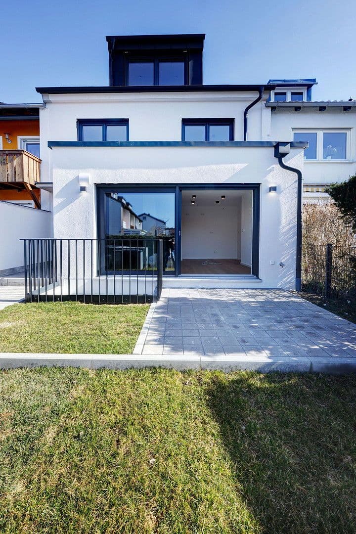 Pronájem domu 135 m², pozemek 102 m², München, Bavorsko Pronájem domu 135 m², pozemek 102 m², München, Bavorsko