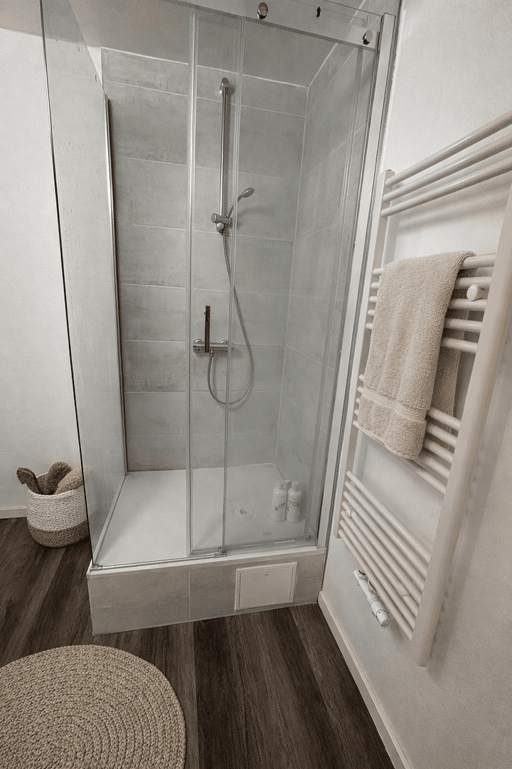 Pronájem bytu 2+1 72 m², Düsseldorf, Severní Porýní-Vestfálsko Pronájem bytu 2+1 72 m², Düsseldorf, Severní Porýní-Vestfálsko