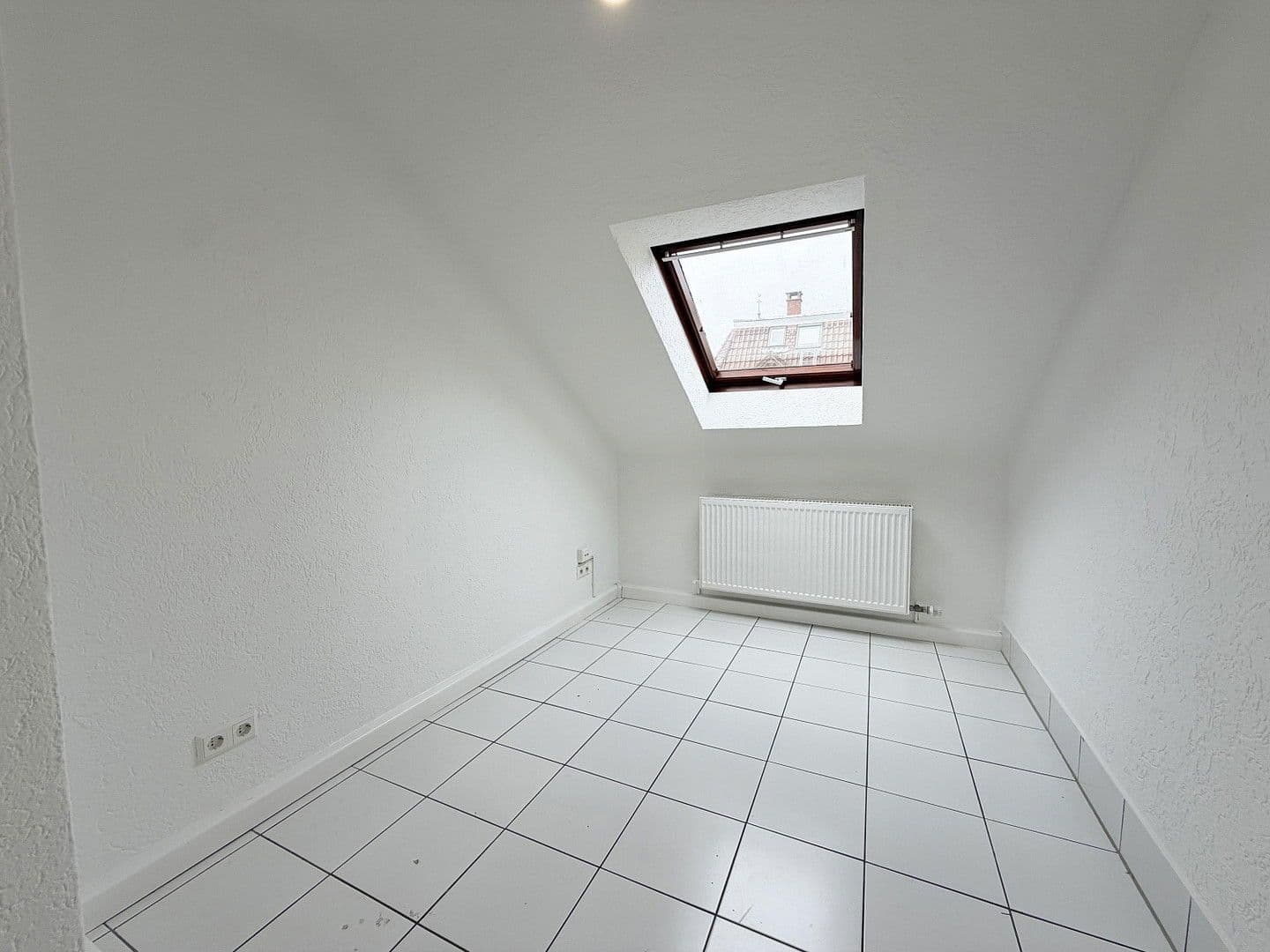 Pronájem bytu 4+1 68 m², Stuttgart, Bádensko-Württembersko Pronájem bytu 4+1 68 m², Stuttgart, Bádensko-Württembersko