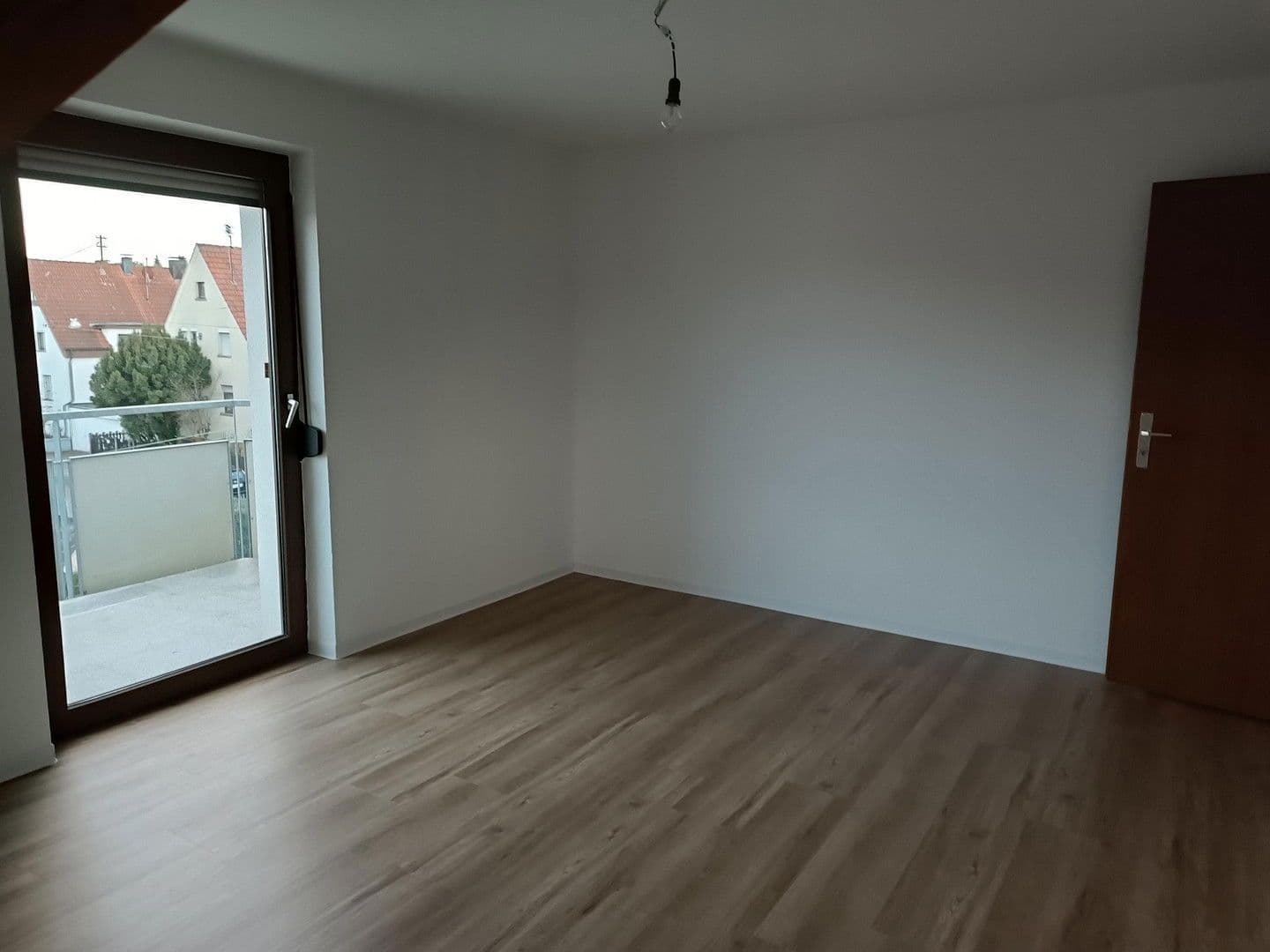 Pronájem bytu 2+1 55 m², Esslingen am Neckar, Bádensko-Württembersko Pronájem bytu 2+1 55 m², Esslingen am Neckar, Bádensko-Württembersko