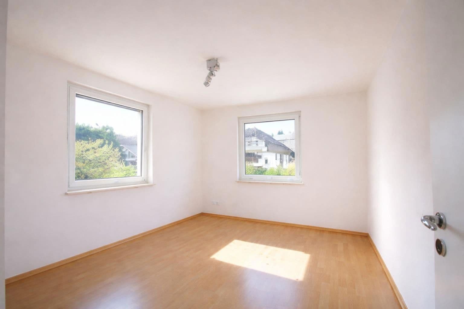 Pronájem bytu 4+1 133 m², Niedernhausen, Hessen Pronájem bytu 4+1 133 m², Niedernhausen, Hessen