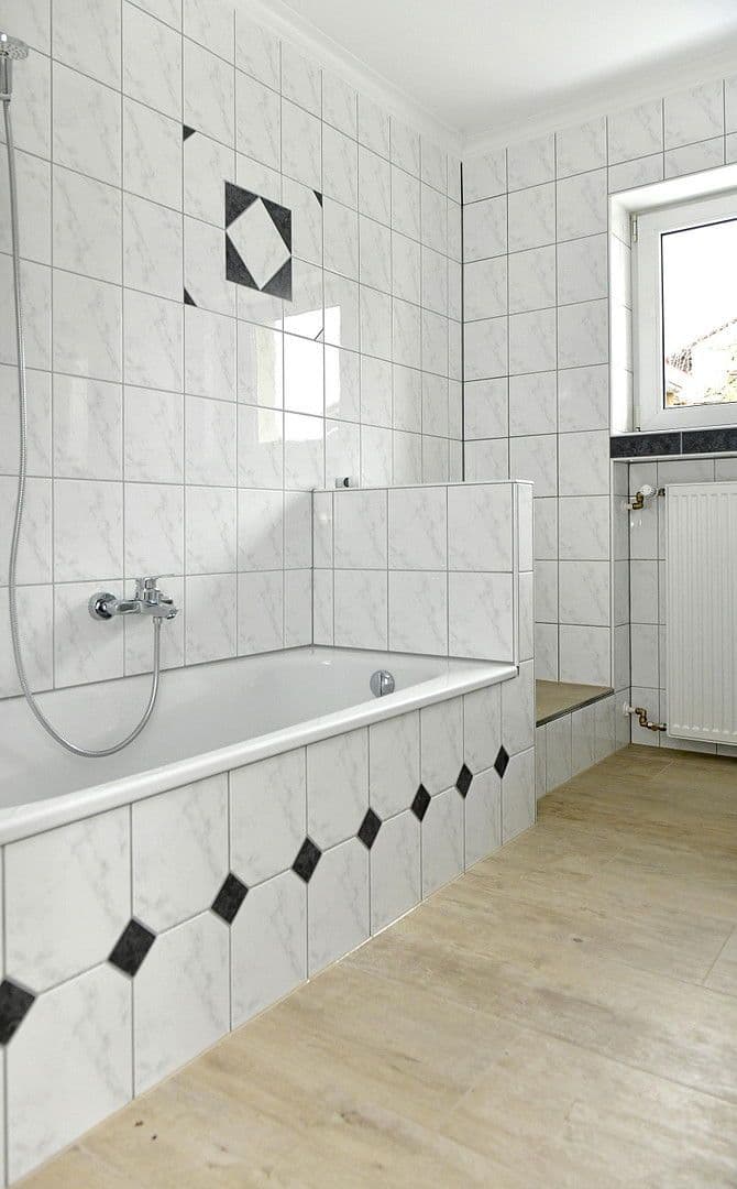 Pronájem bytu 3+1 105 m², Neusitz, Bavorsko Pronájem bytu 3+1 105 m², Neusitz, Bavorsko