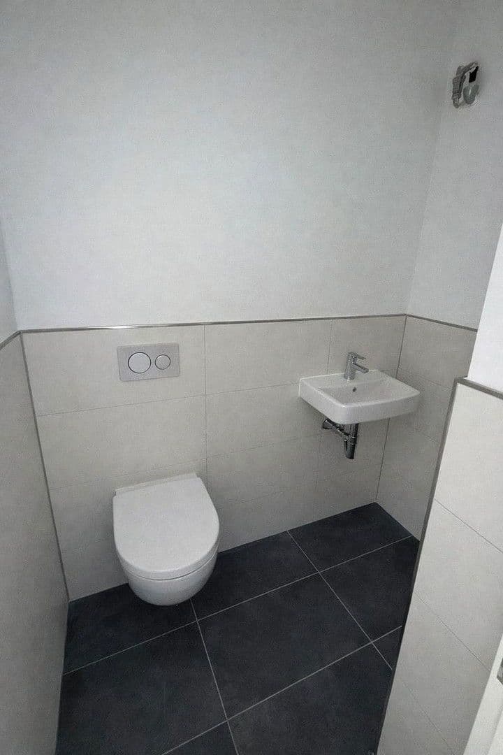 Pronájem bytu 3+1 92 m², Langerfelder Straße 115, Wuppertal, Severní Porýní-Vestfálsko Pronájem bytu 3+1 92 m², Langerfelder Straße 115, Wuppertal, Severní Porýní-Vestfálsko