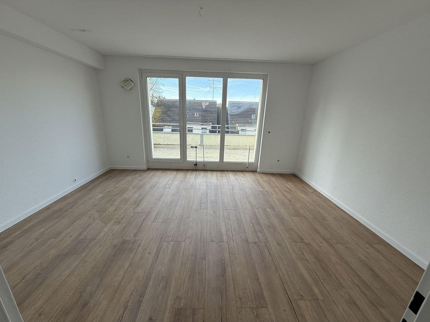 Pronájem bytu 3+1 92 m², Langerfelder Straße 115, Wuppertal, Severní Porýní-Vestfálsko Pronájem bytu 3+1 92 m², Langerfelder Straße 115, Wuppertal, Severní Porýní-Vestfálsko