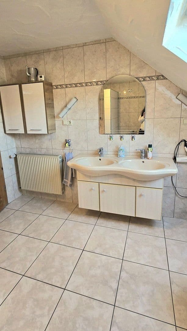 Prodej domu 300 m², pozemek 1.200 m², Breitenheim, Porýní-Falc Prodej domu 300 m², pozemek 1.200 m², Breitenheim, Porýní-Falc