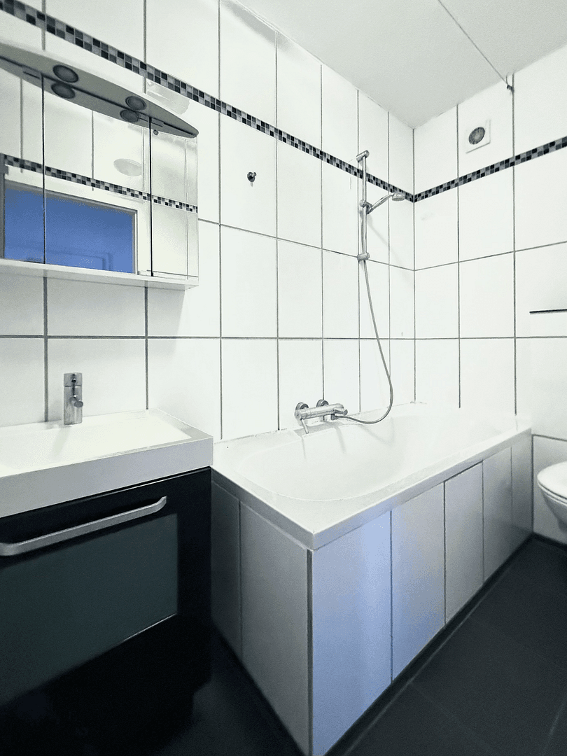 Prodej bytu 2+1 58 m², Düsseldorf, Severní Porýní-Vestfálsko Prodej bytu 2+1 58 m², Düsseldorf, Severní Porýní-Vestfálsko