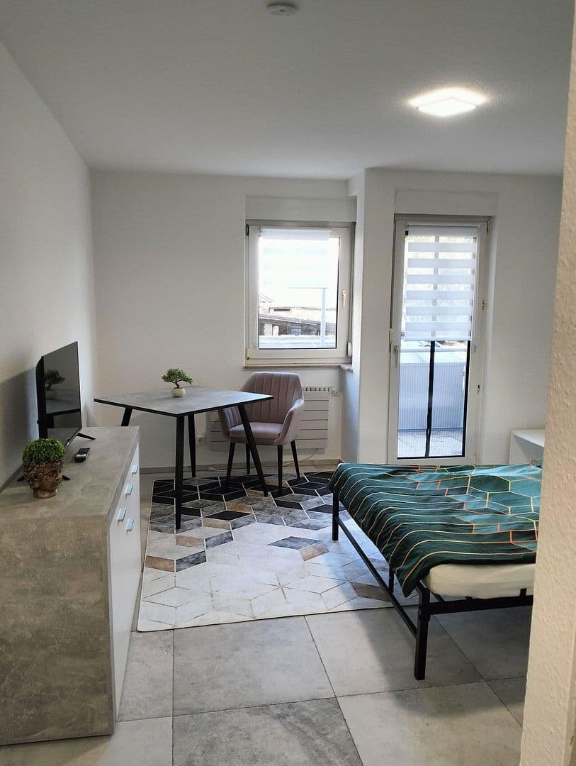 Pronájem bytu 1+1 28 m², Hauptstraße 12/1, Esslingen am Neckar, Bádensko-Württembersko Pronájem bytu 1+1 28 m², Hauptstraße 12/1, Esslingen am Neckar, Bádensko-Württembersko