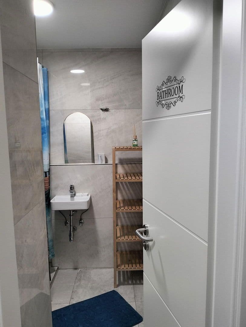 Pronájem bytu 1+1 28 m², Hauptstraße 12/1, Esslingen am Neckar, Bádensko-Württembersko Pronájem bytu 1+1 28 m², Hauptstraße 12/1, Esslingen am Neckar, Bádensko-Württembersko