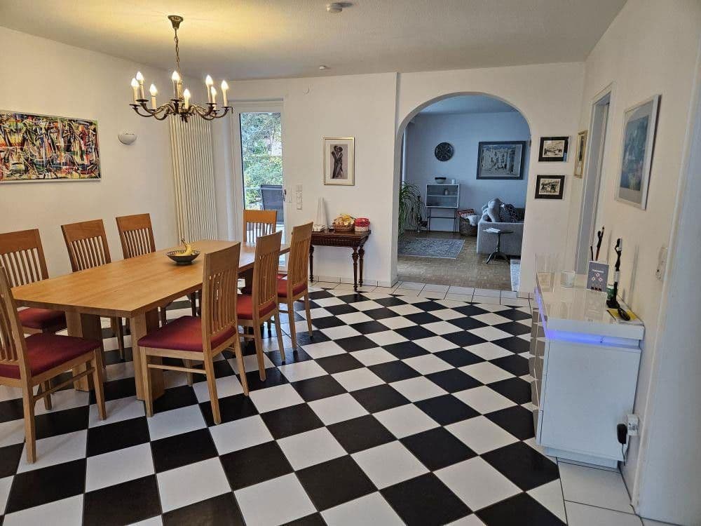 Prodej domu 231 m², pozemek 1.007 m², Nibelungenstr. 21, Schwarzenbruck, Bavorsko Prodej domu 231 m², pozemek 1.007 m², Nibelungenstr. 21, Schwarzenbruck, Bavorsko