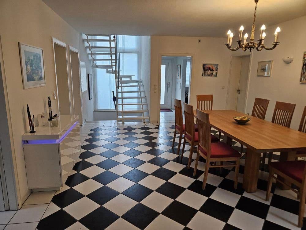 Prodej domu 231 m², pozemek 1.007 m², Nibelungenstr. 21, Schwarzenbruck, Bavorsko Prodej domu 231 m², pozemek 1.007 m², Nibelungenstr. 21, Schwarzenbruck, Bavorsko