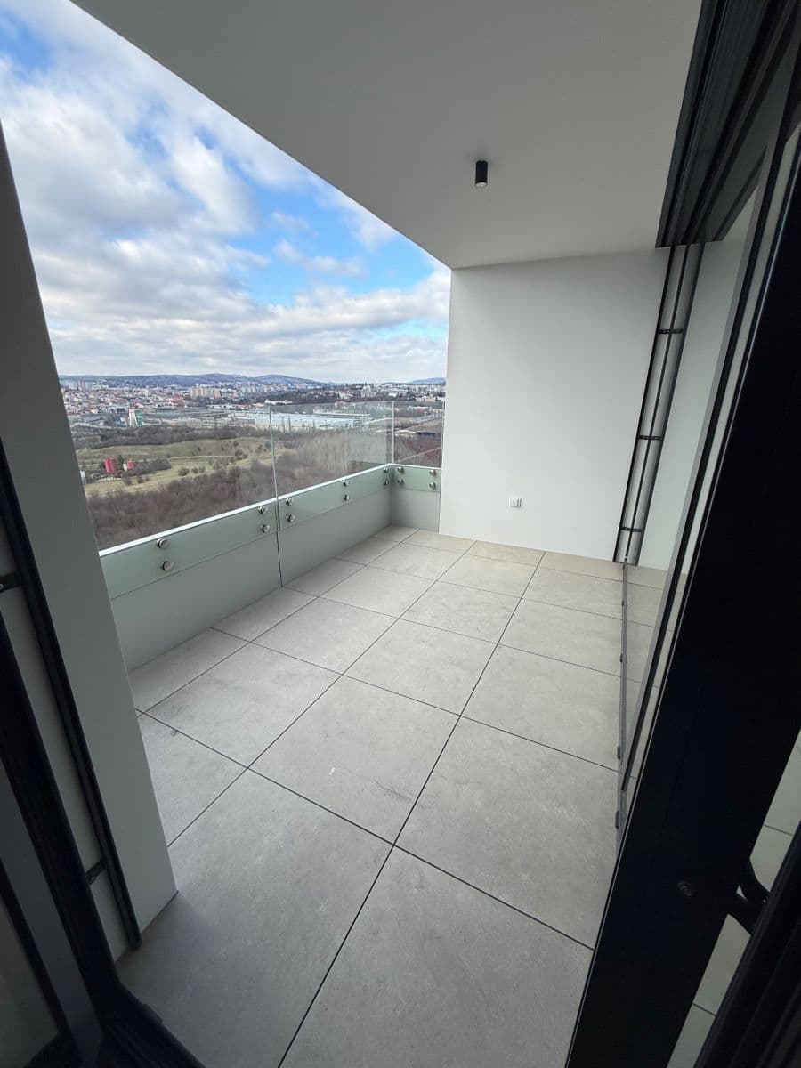 Pronájem bytu 2+kk 80 m², třída Generála Píky, Brno, Jihomoravský kraj Pronájem bytu 2+kk 80 m², třída Generála Píky, Brno, Jihomoravský kraj