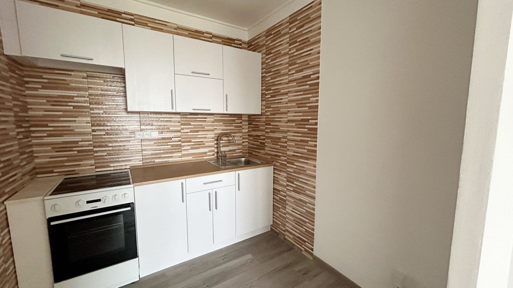 Pronájem bytu 2+kk 42 m², Rimavské Soboty, Kolín, Středočeský kraj Pronájem bytu 2+kk 42 m², Rimavské Soboty, Kolín, Středočeský kraj