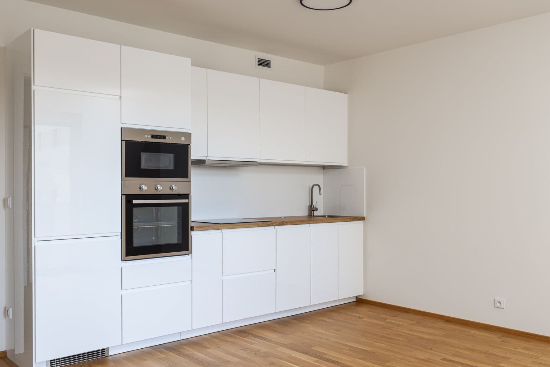 Pronájem bytu 1+kk 37 m², Fafkových, Praha, Praha Pronájem bytu 1+kk 37 m², Fafkových, Praha, Praha