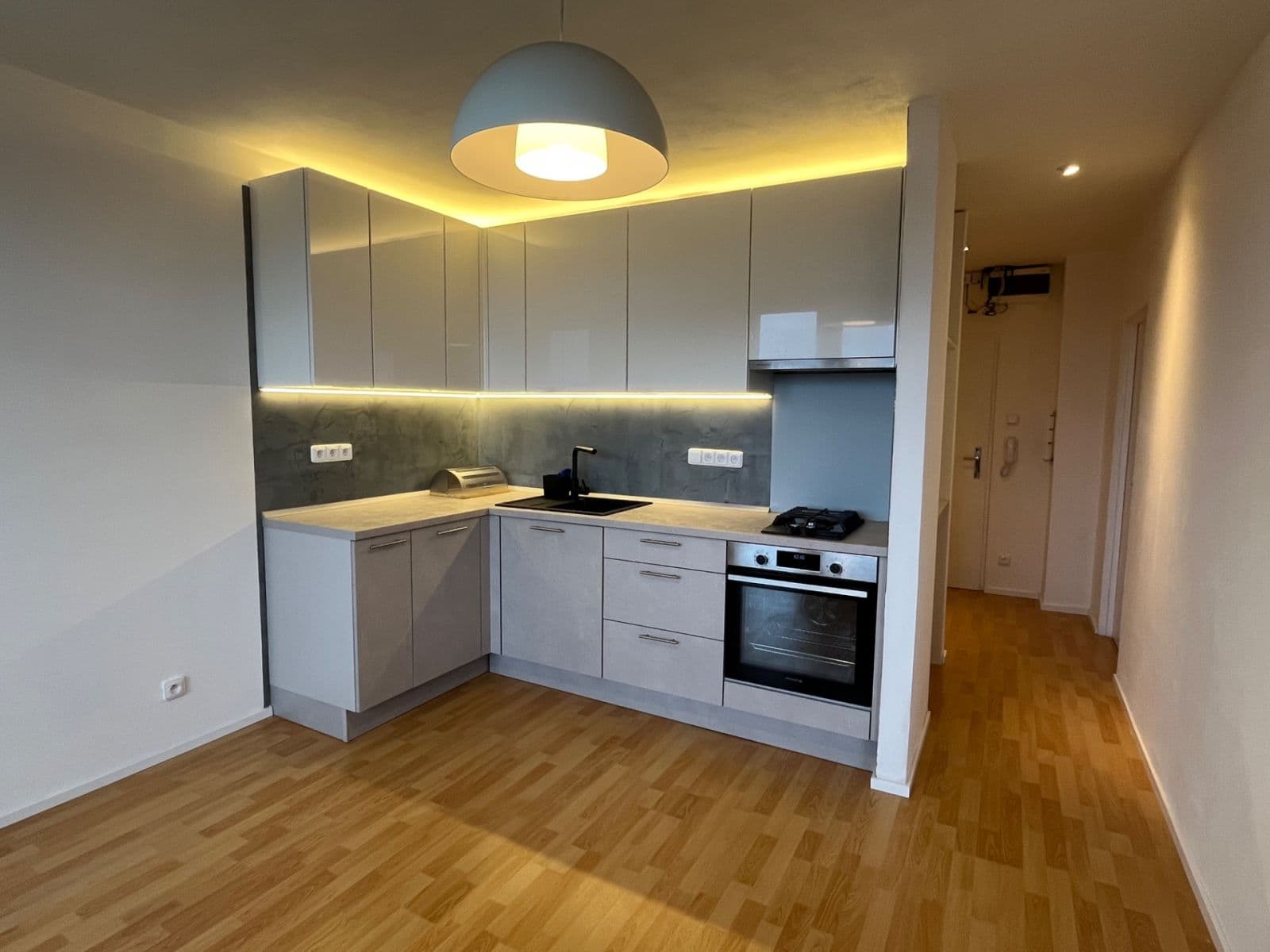 Pronájem bytu 2+kk 44 m², Plynární, Říčany, Středočeský kraj Pronájem bytu 2+kk 44 m², Plynární, Říčany, Středočeský kraj