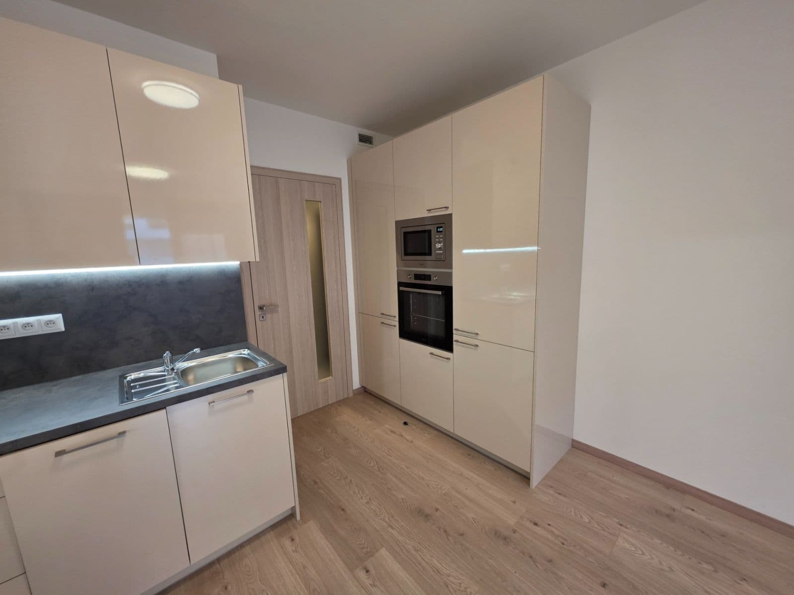 Pronájem bytu 1+kk 33 m², Poděbradská, Praha, Praha Pronájem bytu 1+kk 33 m², Poděbradská, Praha, Praha