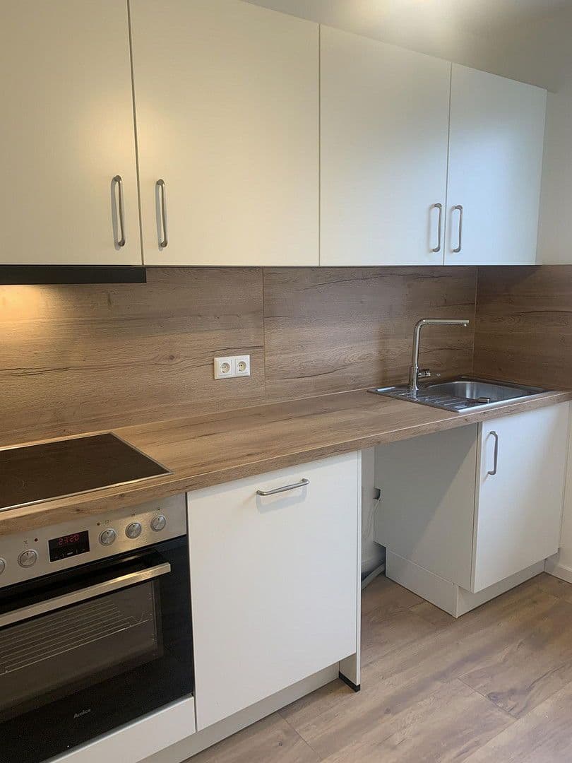 Pronájem bytu 3+1 70 m², Heinrich-Seliger-Straße 24, Frankfurt, Hessen Pronájem bytu 3+1 70 m², Heinrich-Seliger-Straße 24, Frankfurt, Hessen