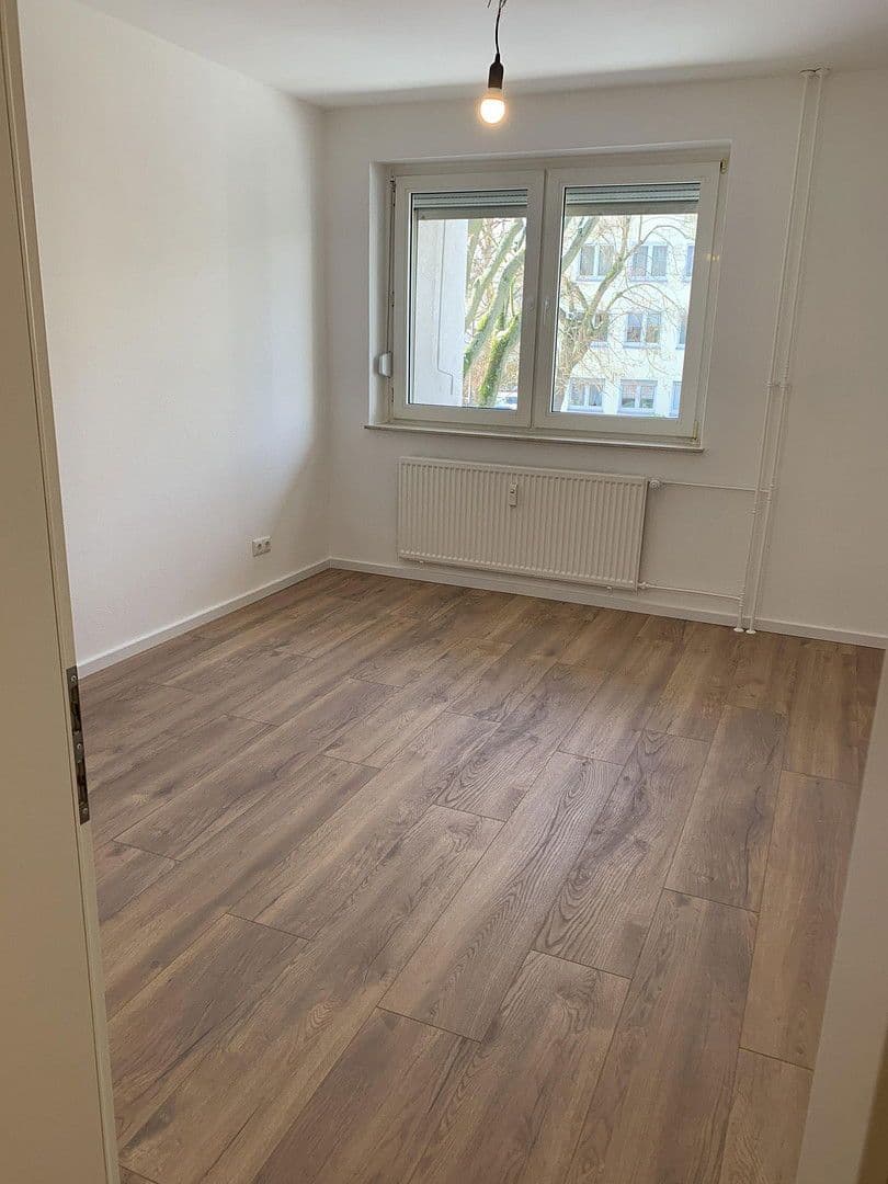 Pronájem bytu 3+1 70 m², Heinrich-Seliger-Straße 24, Frankfurt, Hessen Pronájem bytu 3+1 70 m², Heinrich-Seliger-Straße 24, Frankfurt, Hessen
