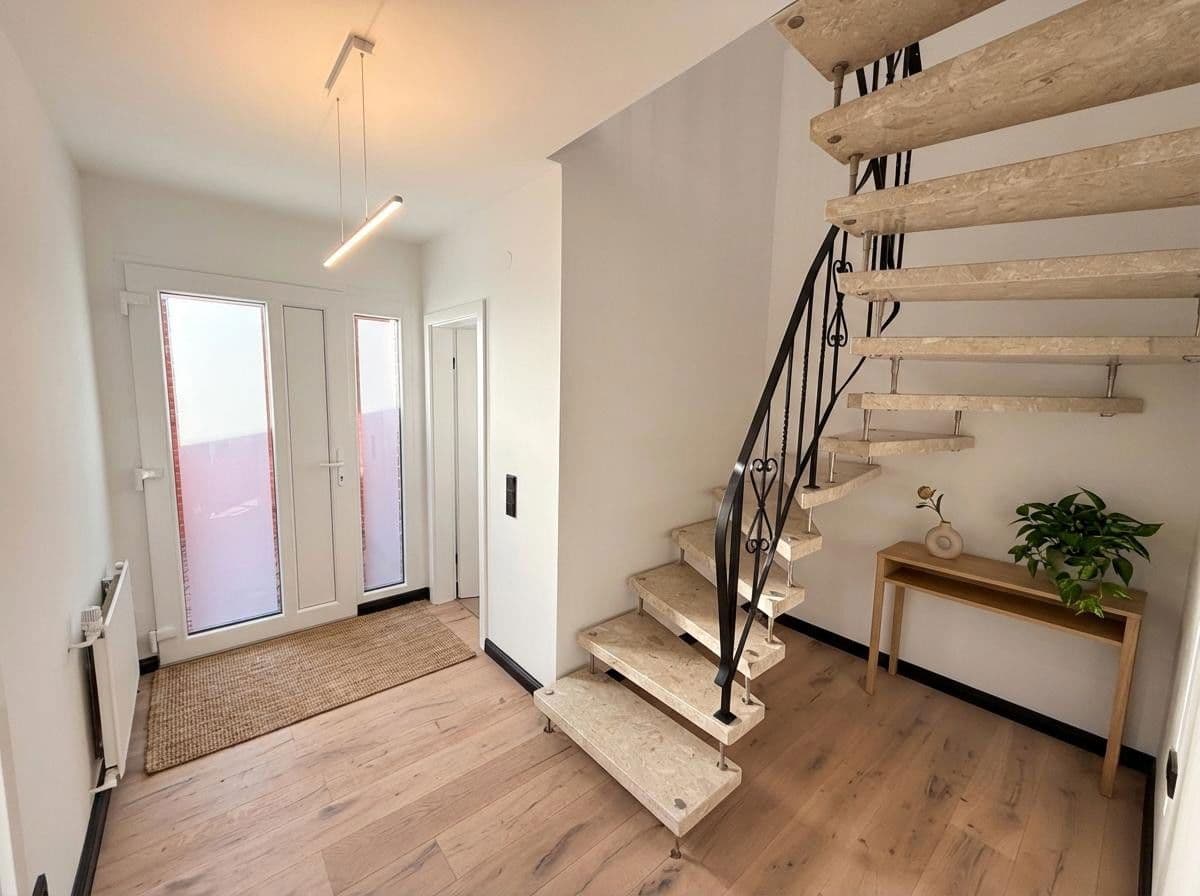 Prodej domu 105 m², pozemek 337 m², Am See 31a, Rhauderfehn, Dolní Sasko Prodej domu 105 m², pozemek 337 m², Am See 31a, Rhauderfehn, Dolní Sasko