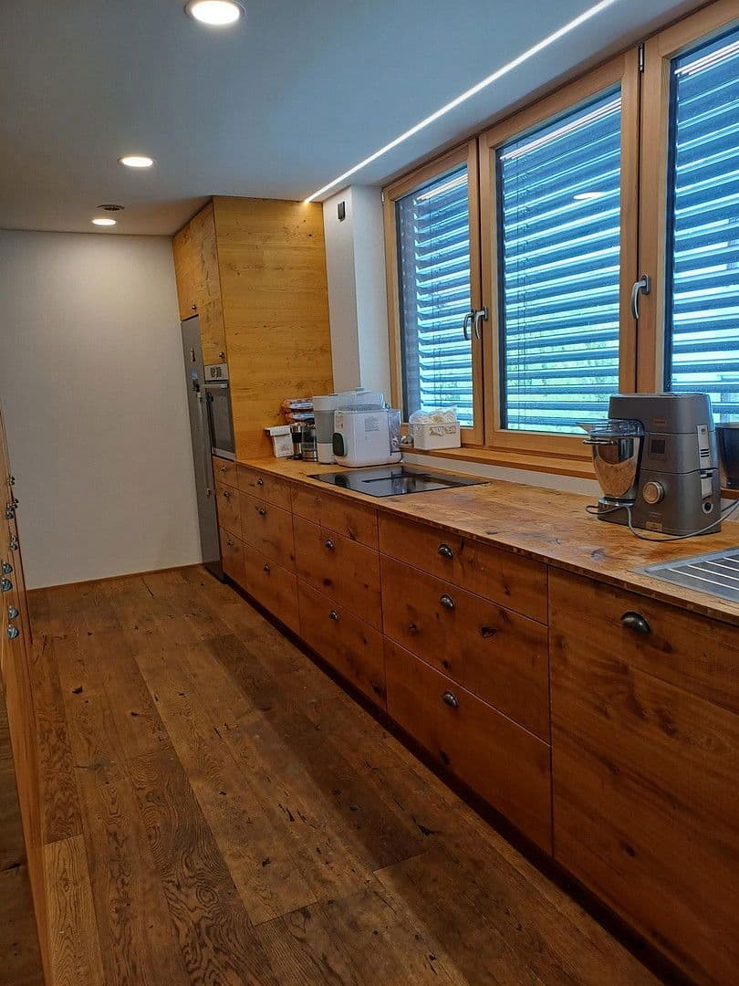 Prodej domu 243 m², pozemek 786 m², Hochbergweg1, Weilheim an der Teck, Bádensko-Württembersko Prodej domu 243 m², pozemek 786 m², Hochbergweg1, Weilheim an der Teck, Bádensko-Württembersko